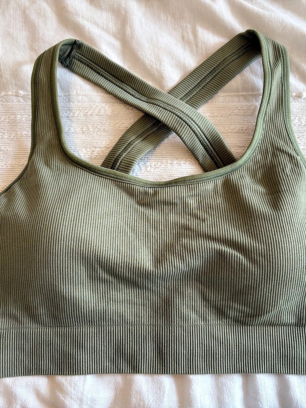 Athleta Ribbed Flex Spacer Crossback Sports Bra in Olive Green Medium